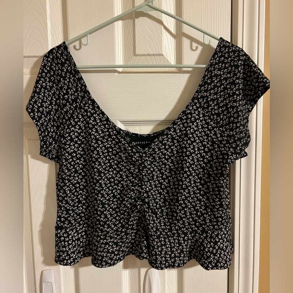 American Eagle cropped shirt with ruching in the front size large